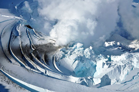 ALASKA VOLCANO PICTURES:  Redoubt Erupts